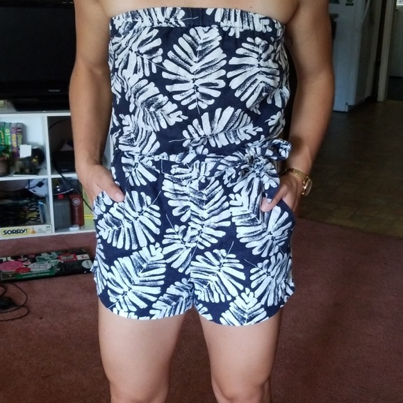 Never worn- NWOT Banana Republic Romper - Picture 4 of 4